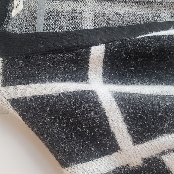 NWOT Davi & Dani Grid Pattern Cardigan Size Medium - Picture 4 of 12